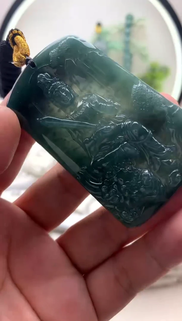 翡翠未镶嵌颈饰文殊