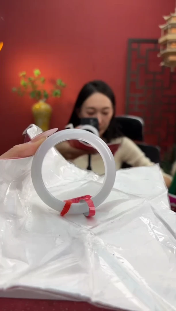 未镶嵌手镯（圆镯）翡翠翡翠手镯9