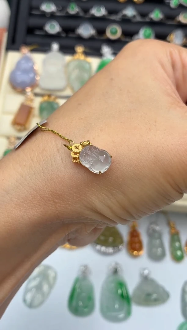 颈饰18K金镶嵌翡翠天然翡翠A货