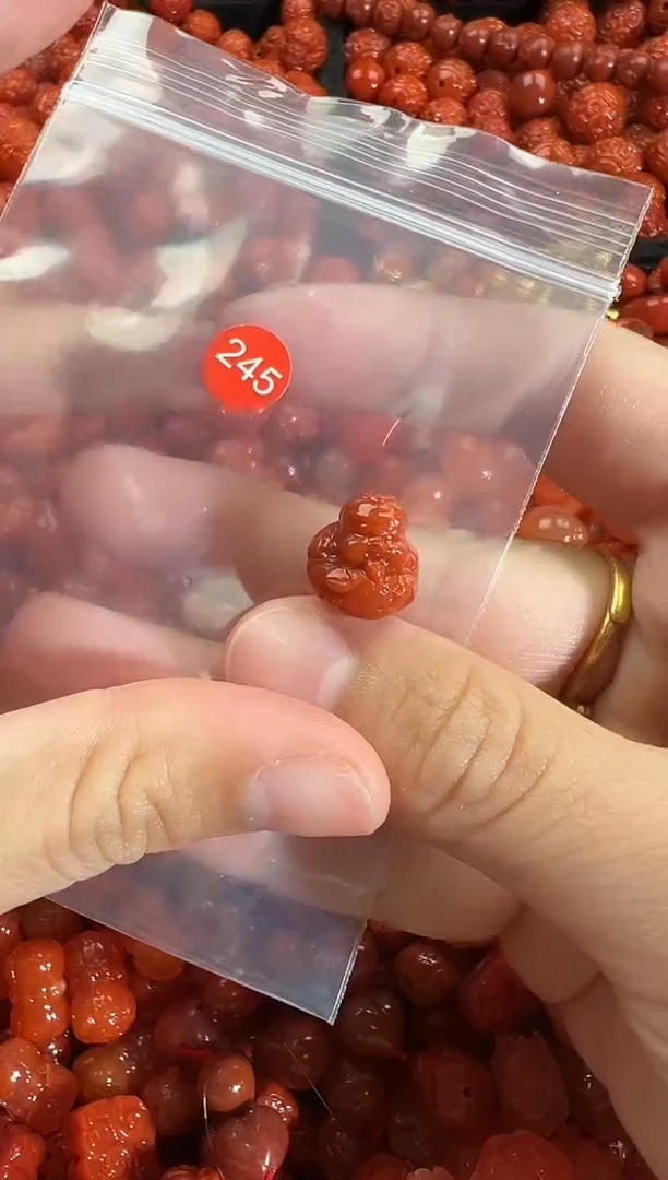 颈饰未镶嵌南红玛瑙1