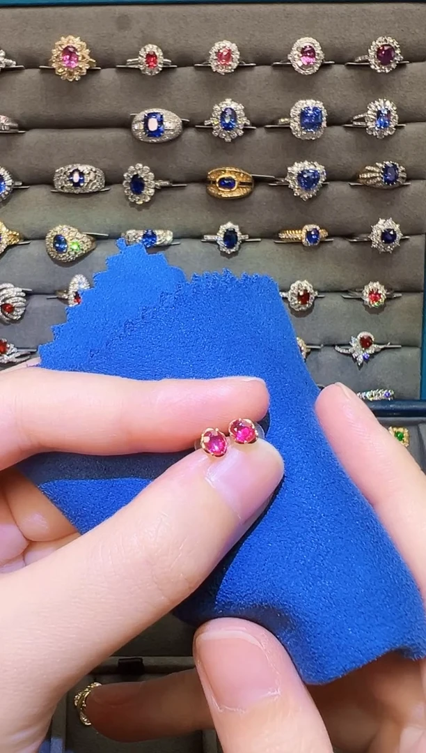 耳饰18K金镶嵌红宝石0.45ct