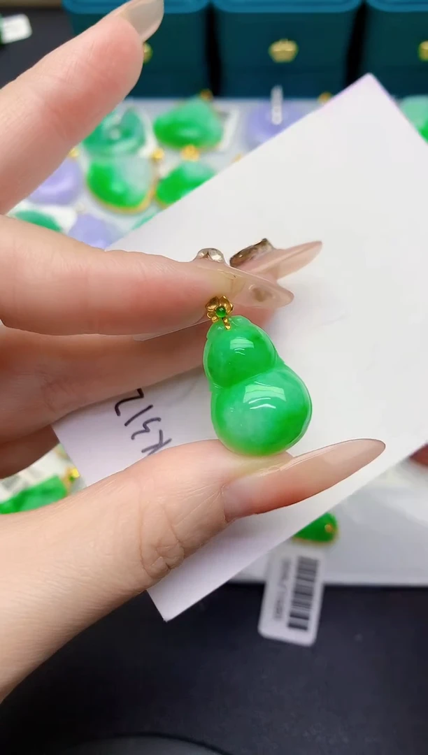 颈饰18K金镶嵌翡翠缅甸天然翡翠A货