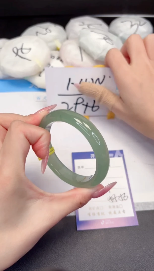 【闪购商品】石英质玉手镯未镶嵌162-55.1