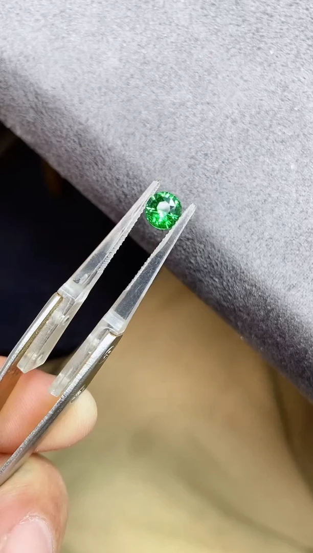 未镶嵌裸石石榴石（沙弗莱）1.07ct
