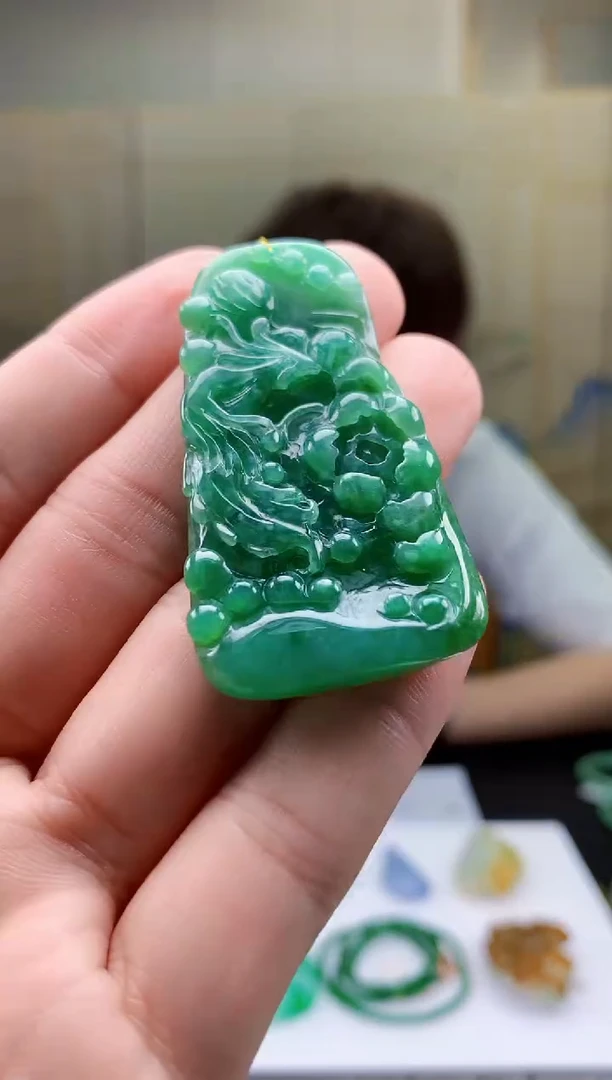 【闪购商品】定制翡翠未镶嵌4868bb-毛货挂件65