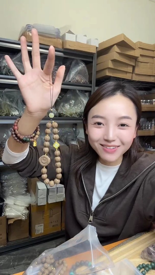 泥塑避疫瓜珠手持挂件