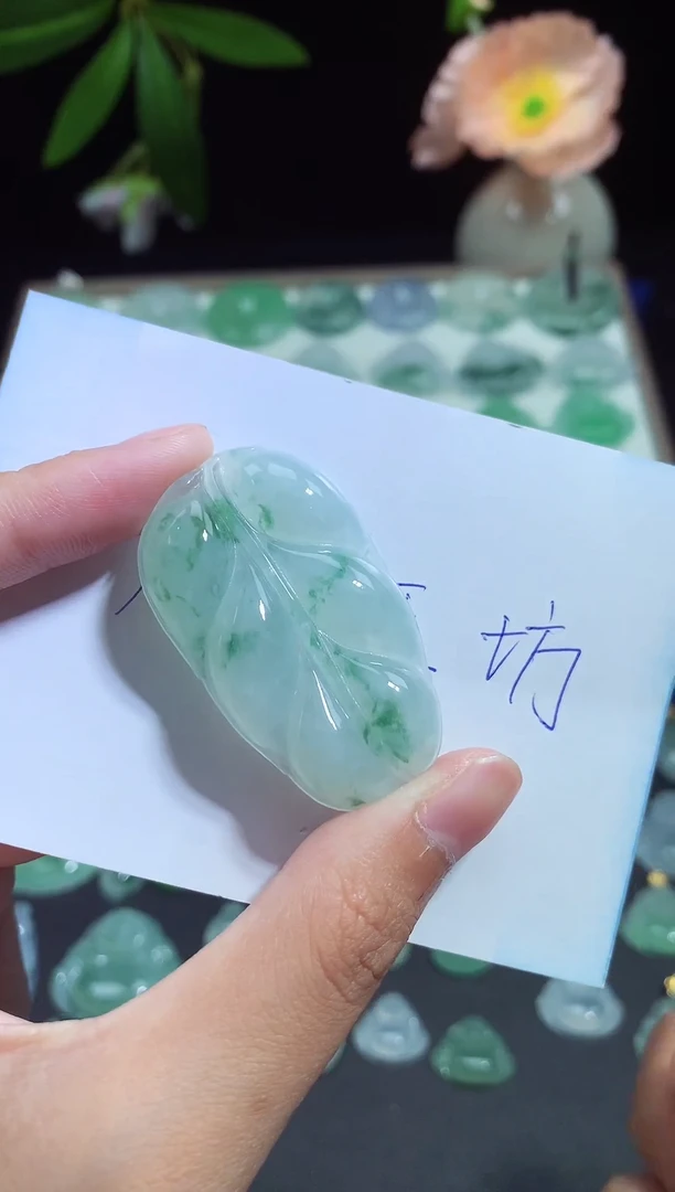 翡翠未镶嵌颈饰叶子