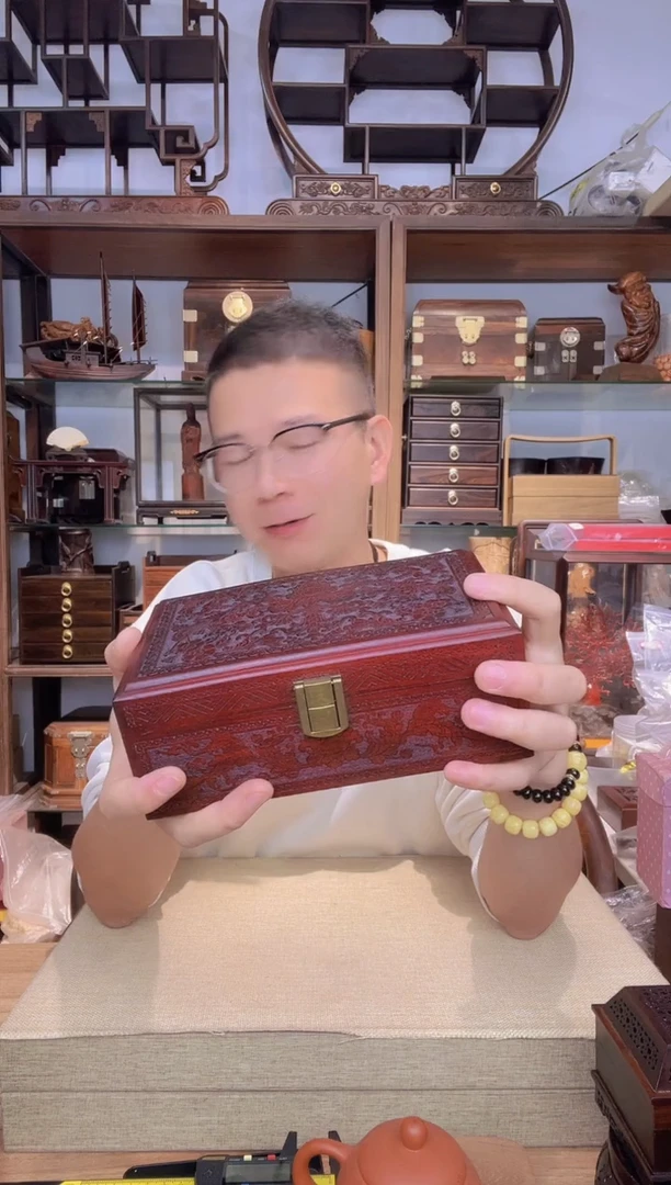 乌木类书架384血檀雕刻西番莲纹长方首饰盒