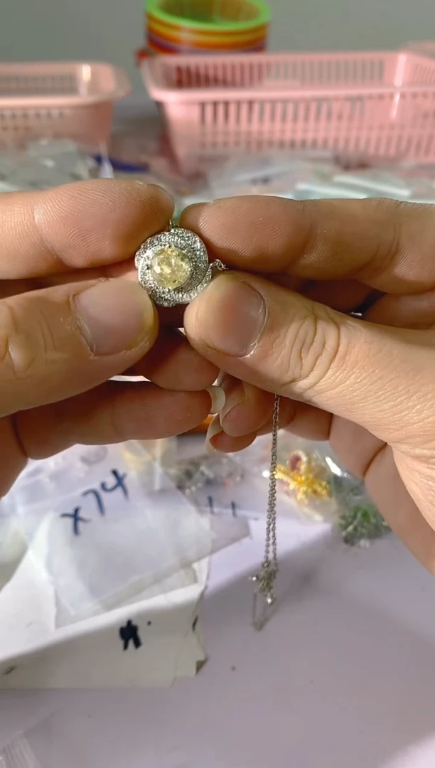 【闪购商品】水晶颈饰银S925镶嵌X74红宝，蓝宝，多样性发一件赠链