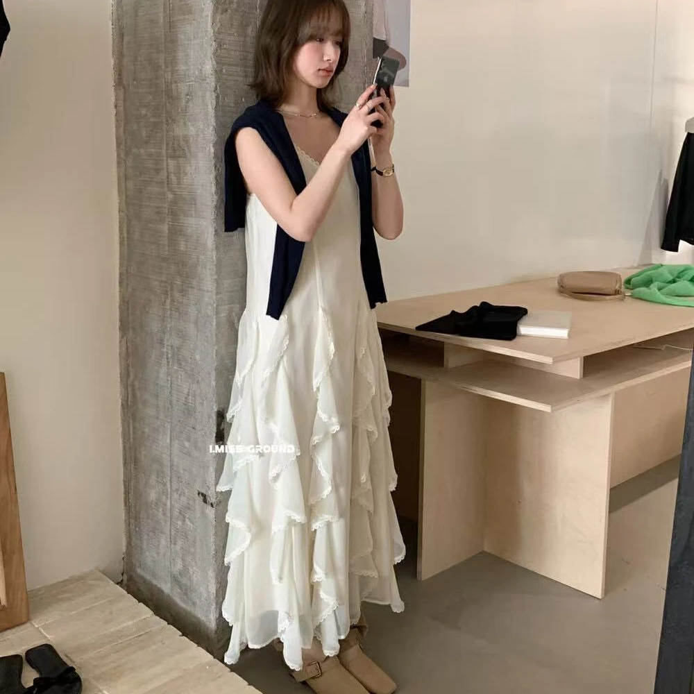 2025春夏新款设计感重工法式蕾丝花边不规则下摆花瓣吊带连衣裙