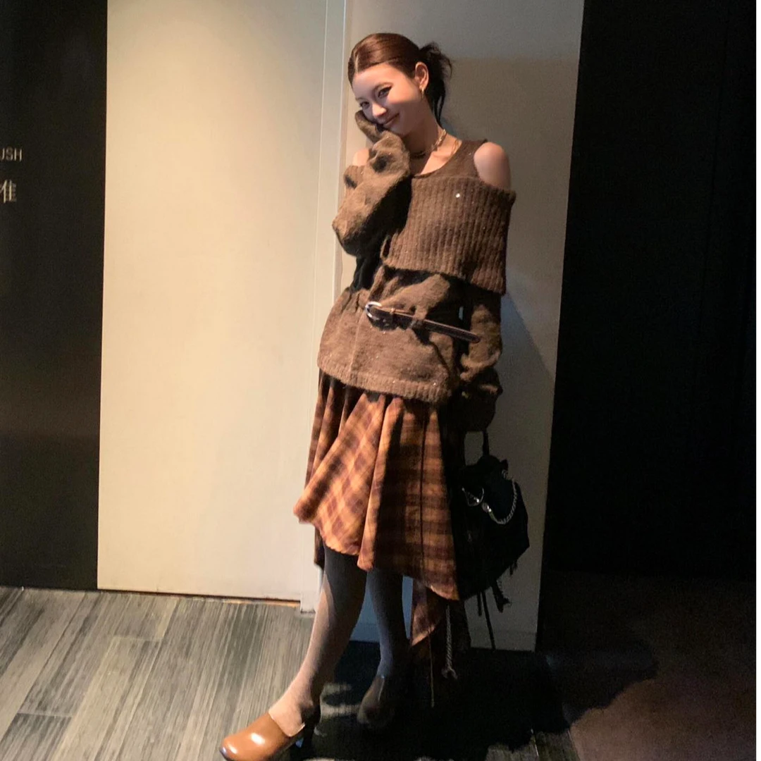 气质露肩显瘦设计感针织长袖上衣洋气休闲百搭性感辣妹半裙两件套