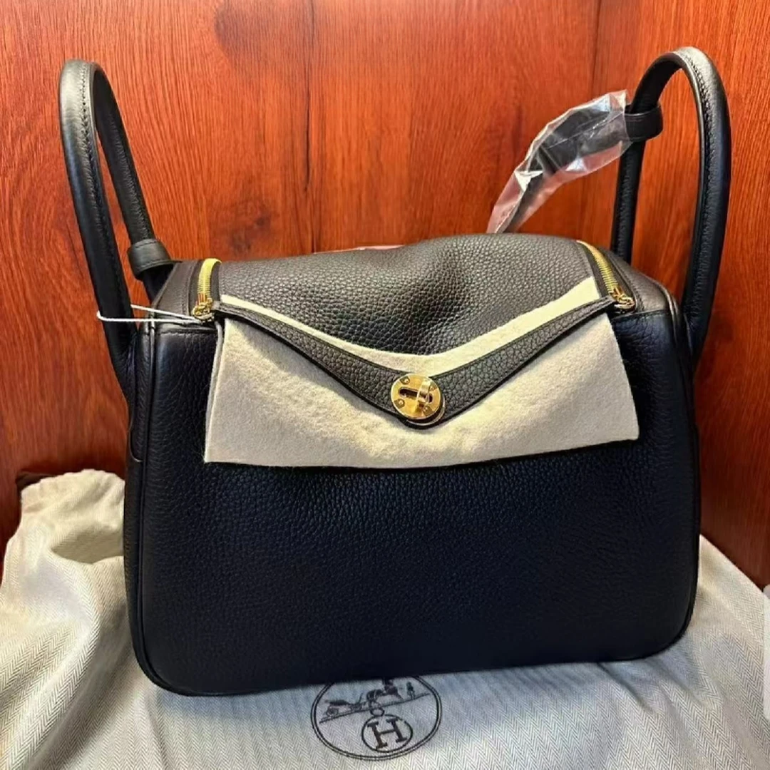 99新 Hermes/爱马仕 青奢荟/Lindy30黑金扣斜跨包////88511