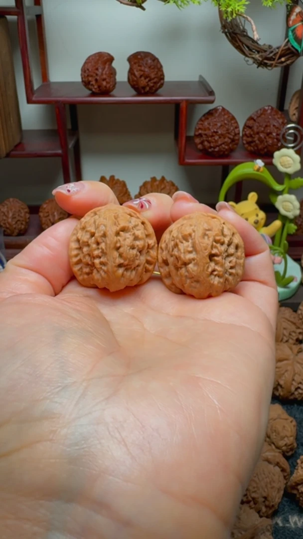 【闪购商品】文玩核桃把件迷你白狮子货头