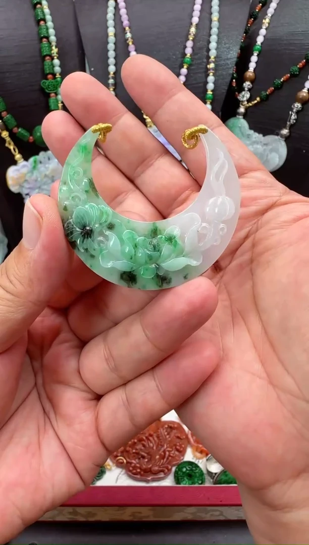 颈饰未镶嵌翡翠吊坠