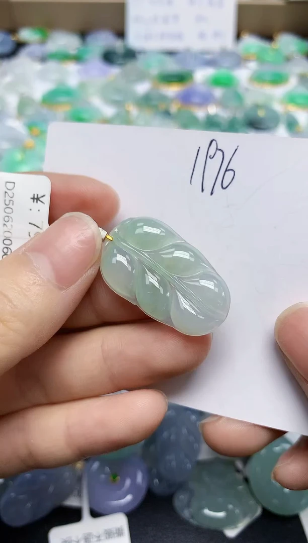 翡翠18K金镶嵌颈饰天然缅甸翡翠A货