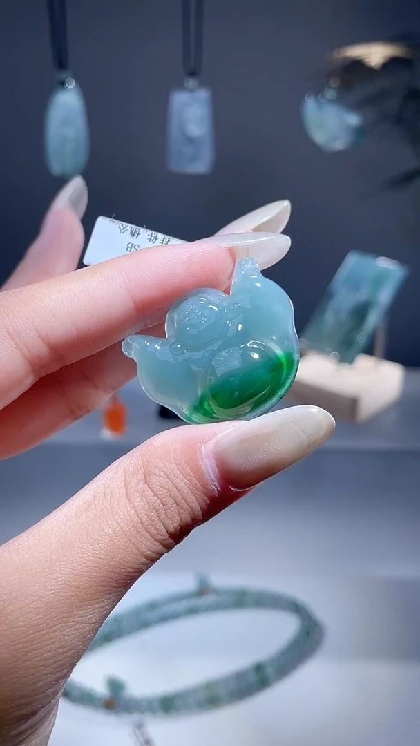 颈饰未镶嵌翡翠佛公