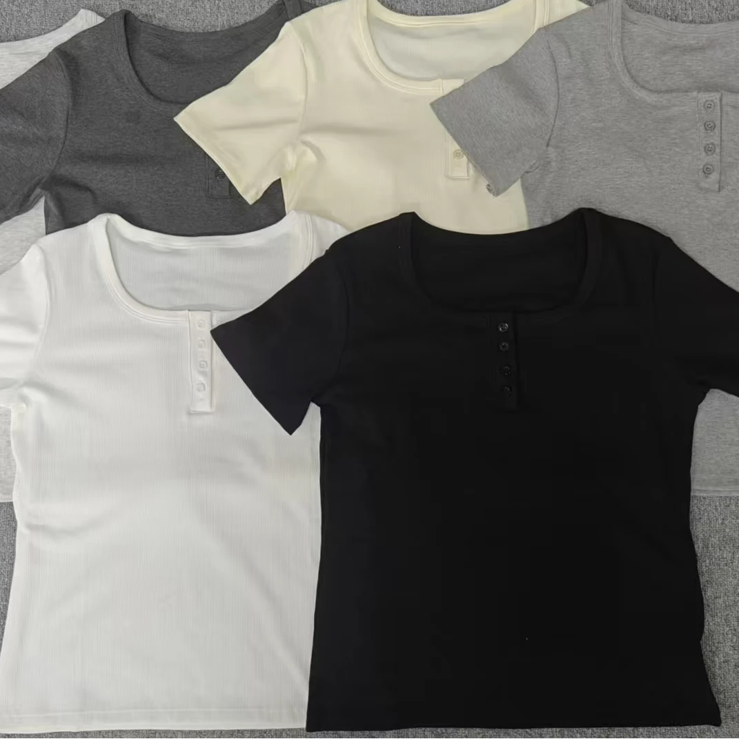 棒棒熊纽扣T上衣