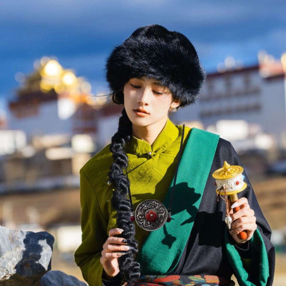 【新疆西藏包邮】2025新款藏式挂饰藏族合金嘎乌盒藏袍圆形挂饰
