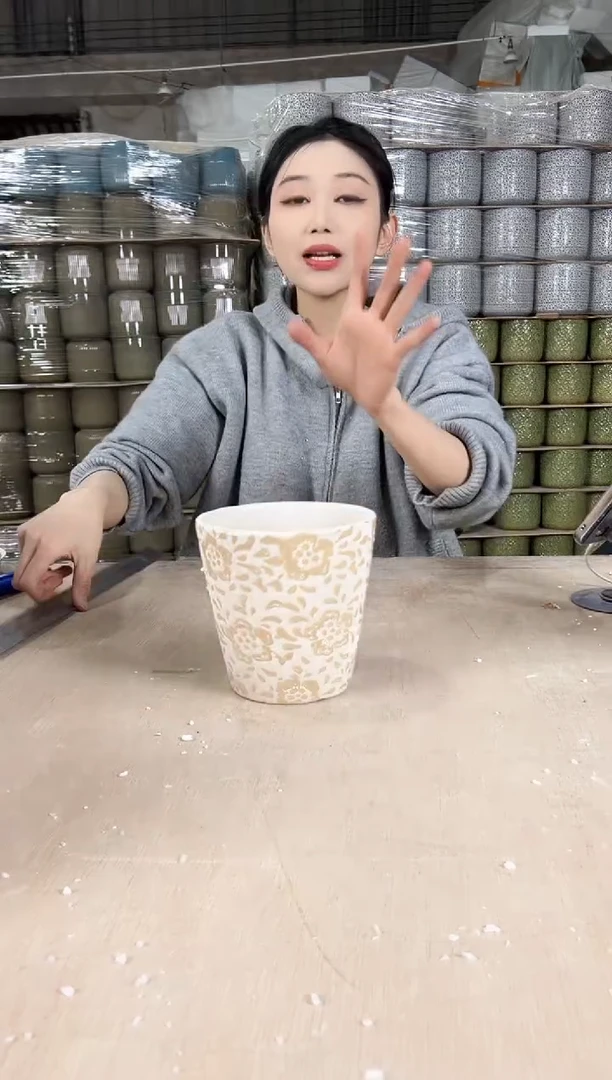 【闪购商品】陶瓷圆筒缩点小号13x13