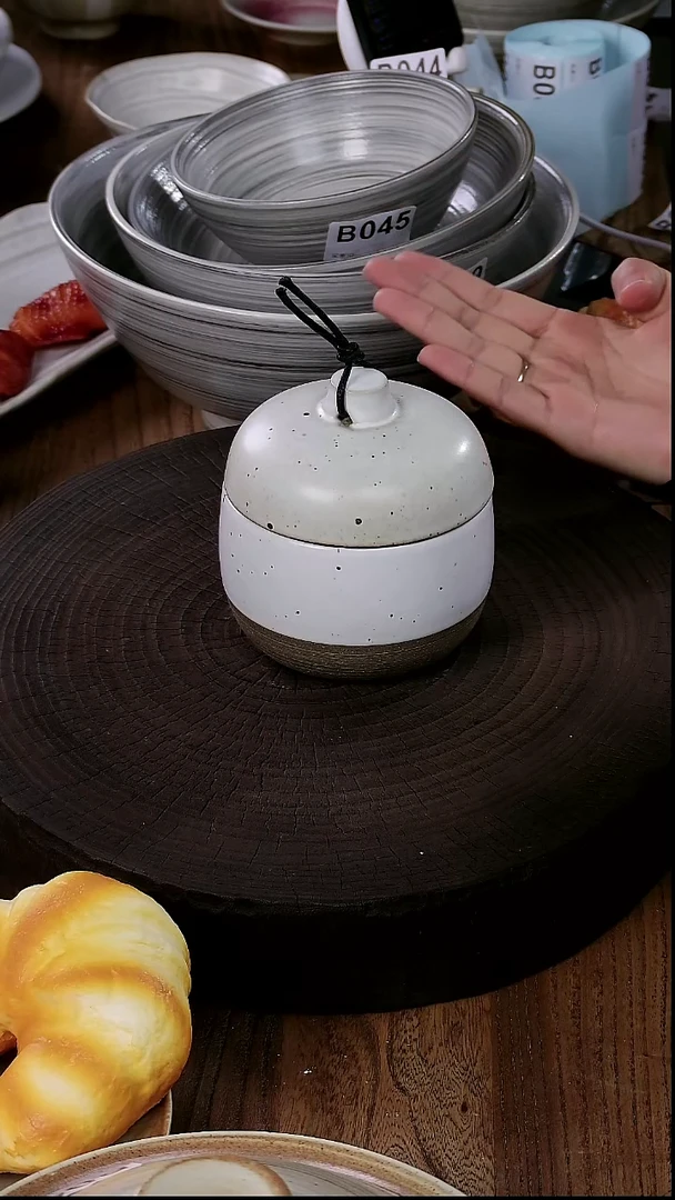 瓷粗陶尖顶盖汤罐