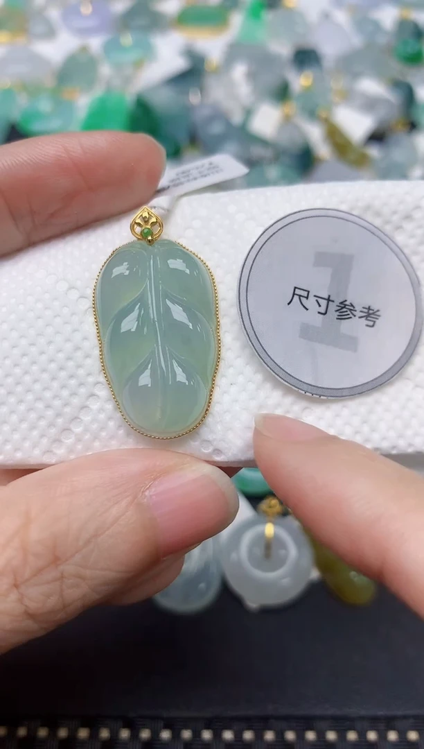 颈饰18K金镶嵌翡翠天然缅甸A货翡翠