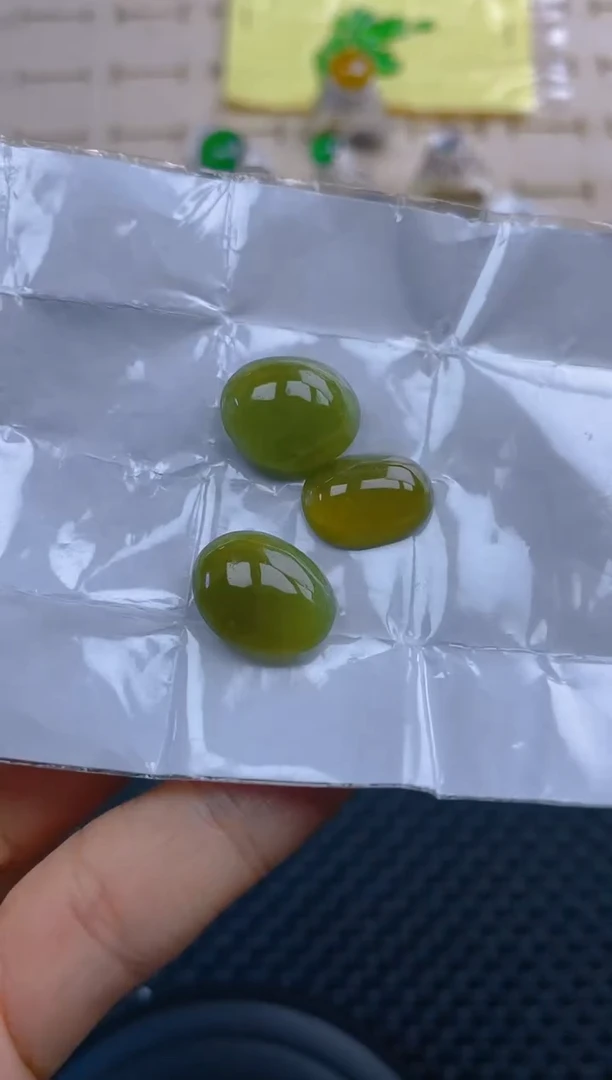 定制翡翠未镶嵌天然翡翠蛋面85