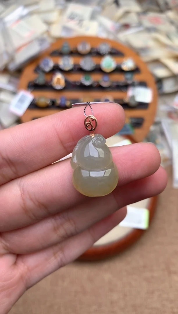 18K金镶嵌挂件翡翠一