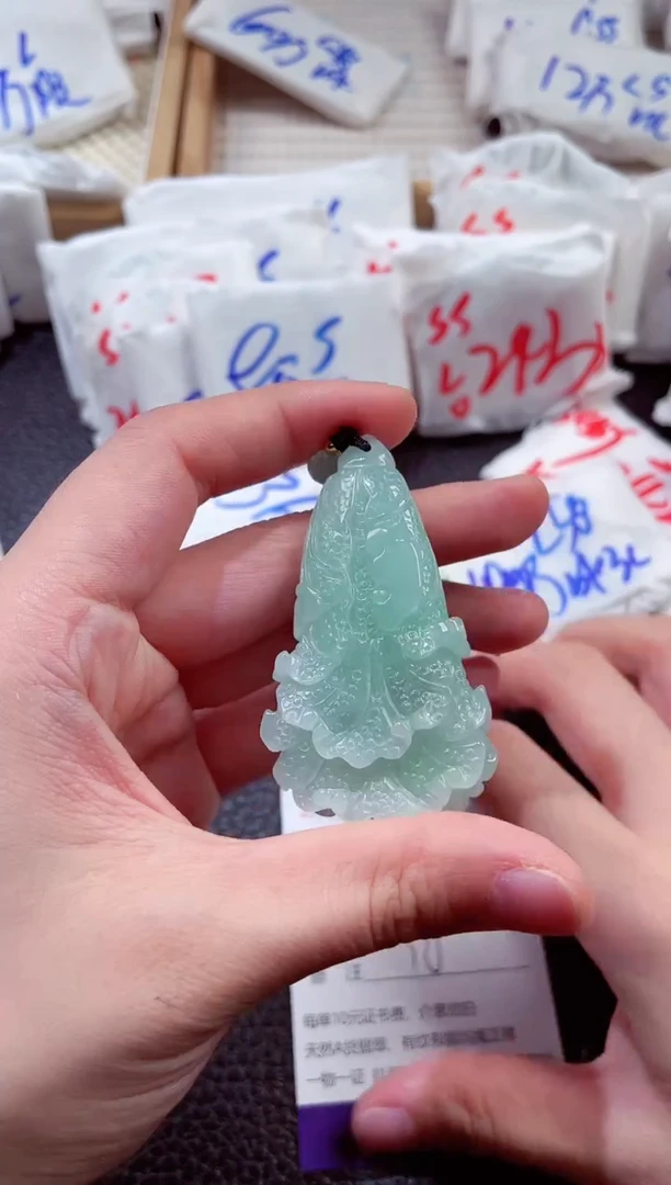 翡翠未镶嵌颈饰00004046