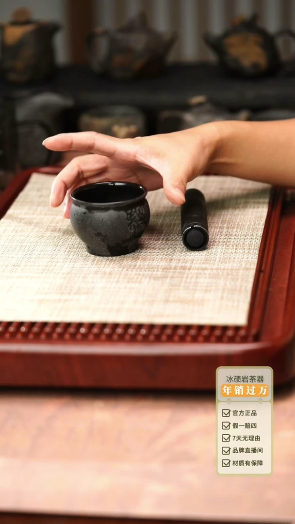 归玉堂冰碛岩重工雕刻双面虎头杯