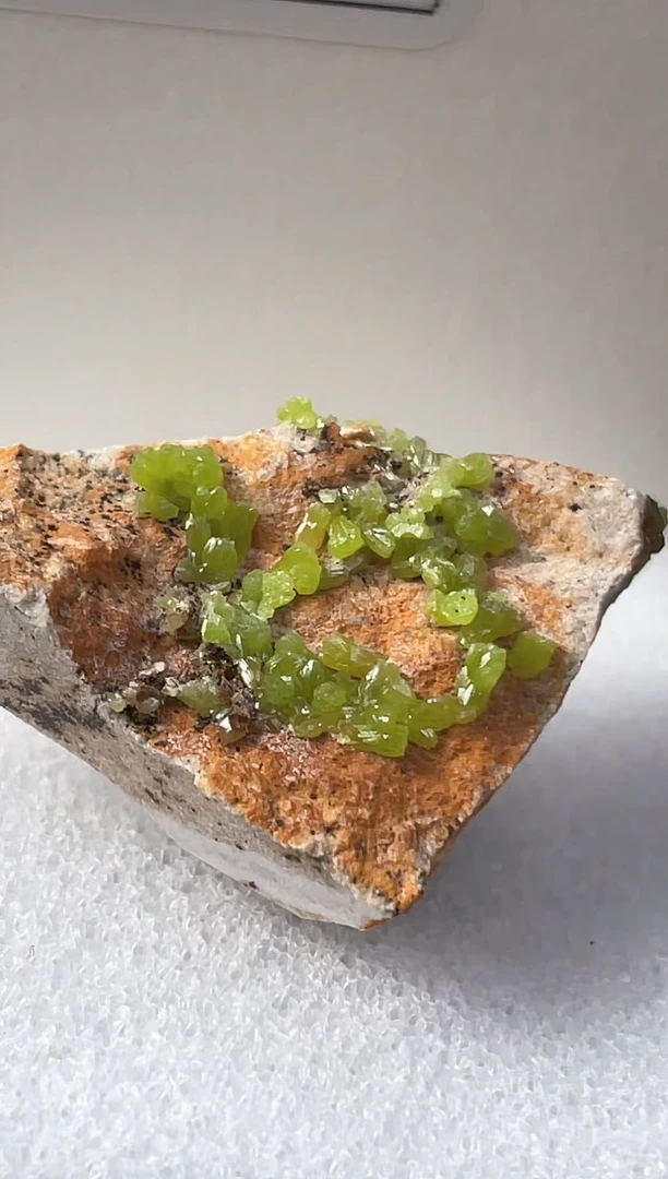 石材磷氯铅矿。