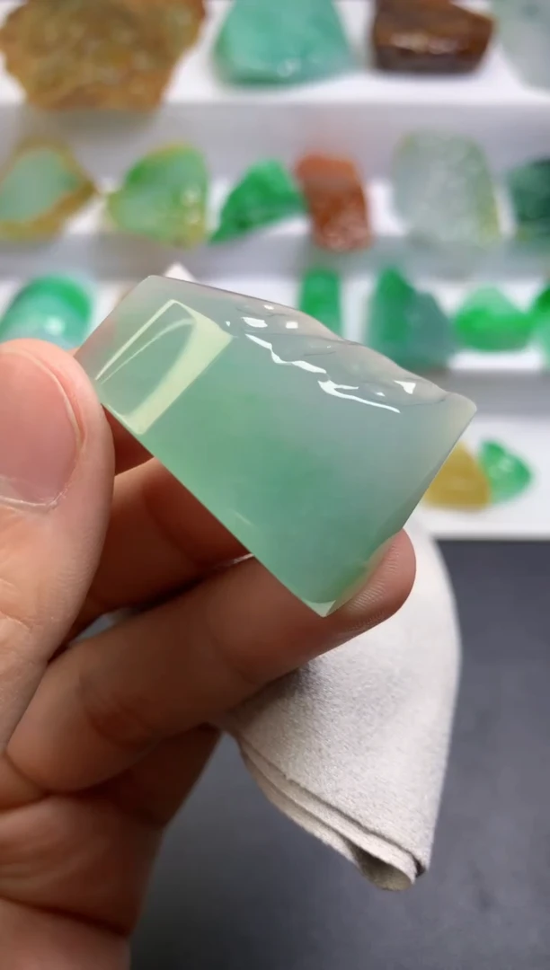 颈饰未镶嵌翡翠