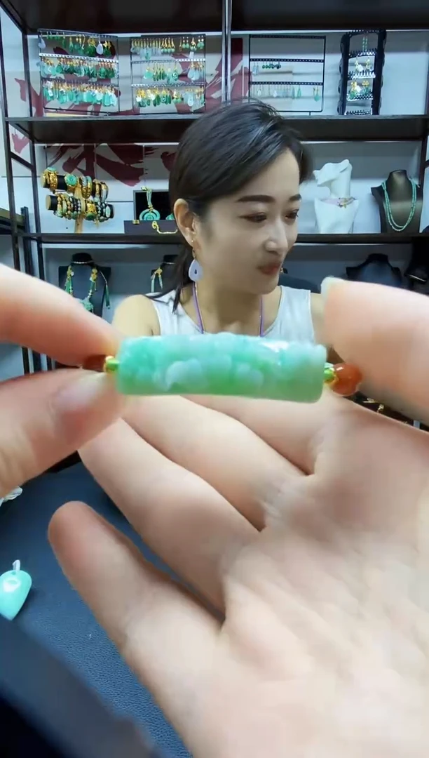颈饰未镶嵌翡翠手串