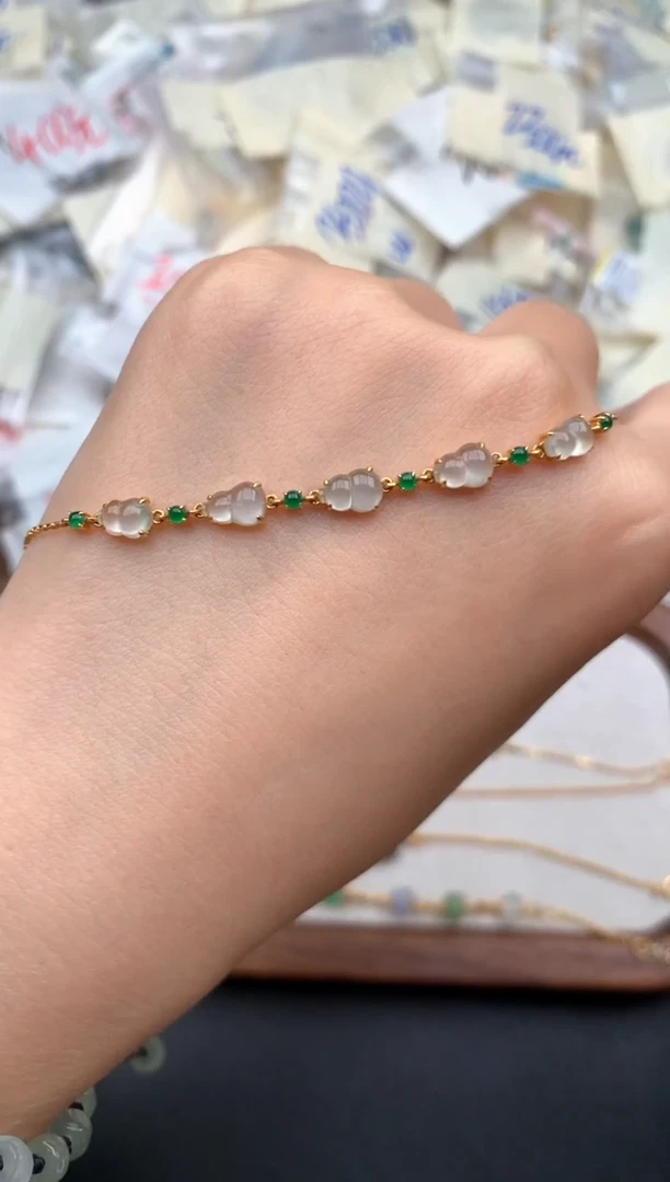 18K金镶嵌挂件翡翠1