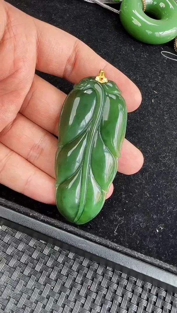 和田玉18K金镶嵌颈饰树叶