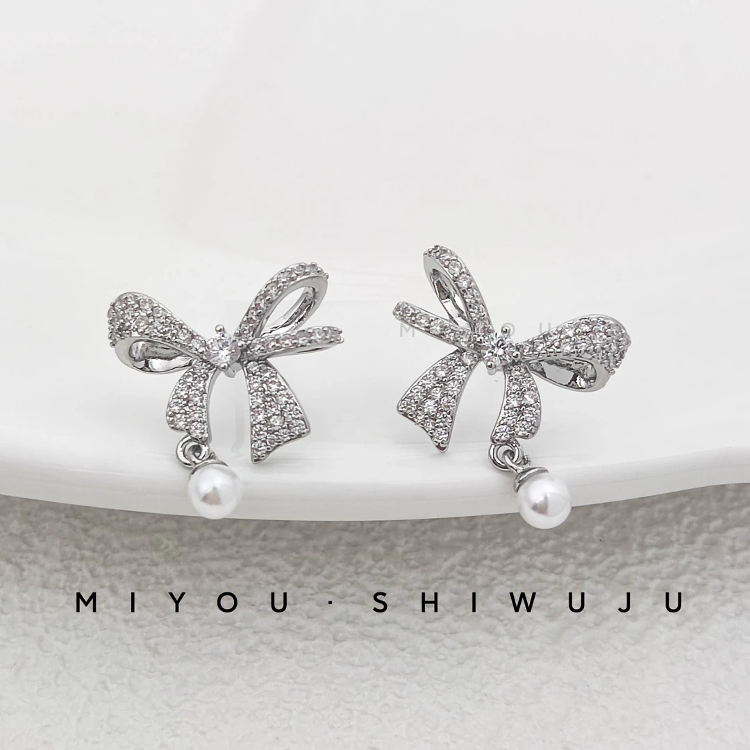 铜合金耳饰 MIYOU铜银色满钻蝴蝶结下掉小米珠耳钉百搭小众时尚