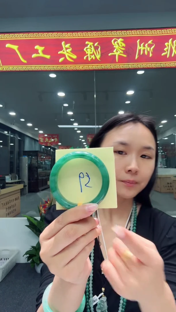 【闪购商品】石英质玉手镯未镶嵌天然A货 非洲翠 手镯(单品)