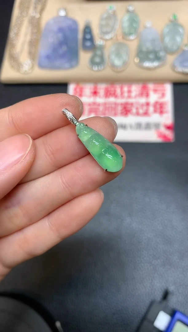 【闪购商品】翡翠吊坠(不含链)18K金镶嵌福豆【无服务费
