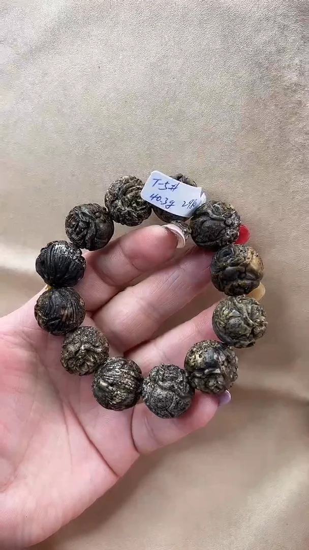 未镶嵌颈饰琥珀手串