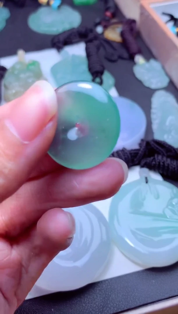 颈饰未镶嵌翡翠天然A货翡翠 天然A货翡翠天然翡翠多样性发货 发一