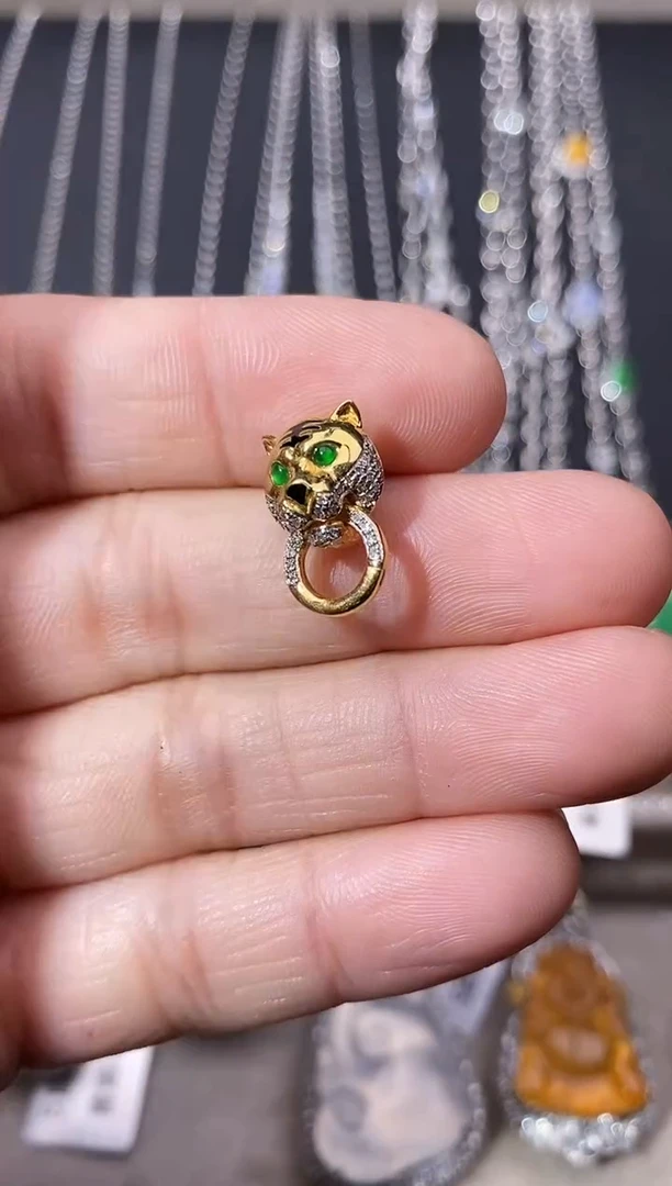 颈饰18K金镶嵌翡翠绳扣