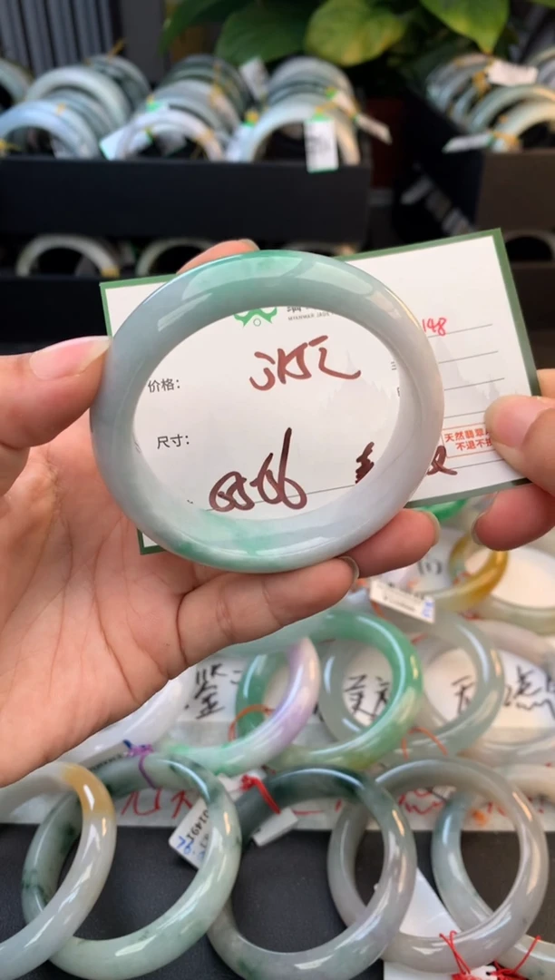 未镶嵌定制翡翠半**?毛货需精细抛光+多人