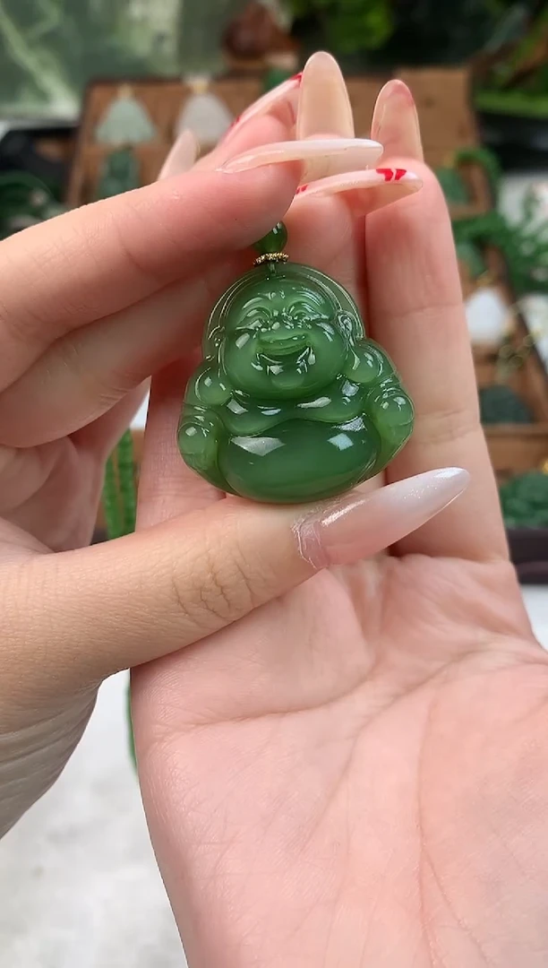 颈饰未镶嵌和田玉吊坠