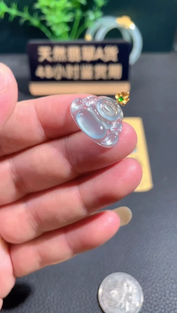 翡翠18K金镶嵌颈饰翡翠