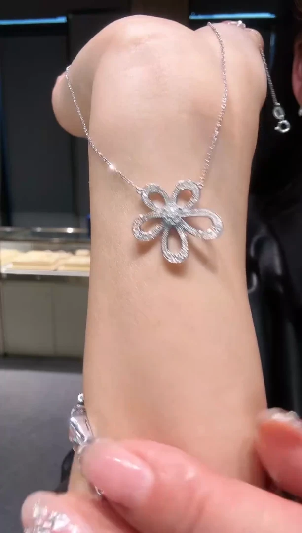 【闪购商品】钻石项链18K金镶嵌五花满钻