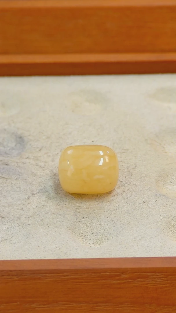 【闪购商品】蜜蜡裸石未镶嵌俄料微瑕12.1M1.554克