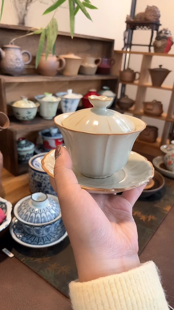【闪购商品】其他米黄汝窑梅花盖碗