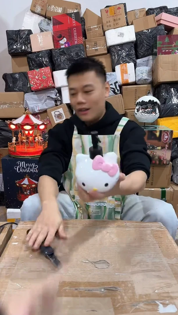 瓷片粉色kt猫头按压瓶 树脂