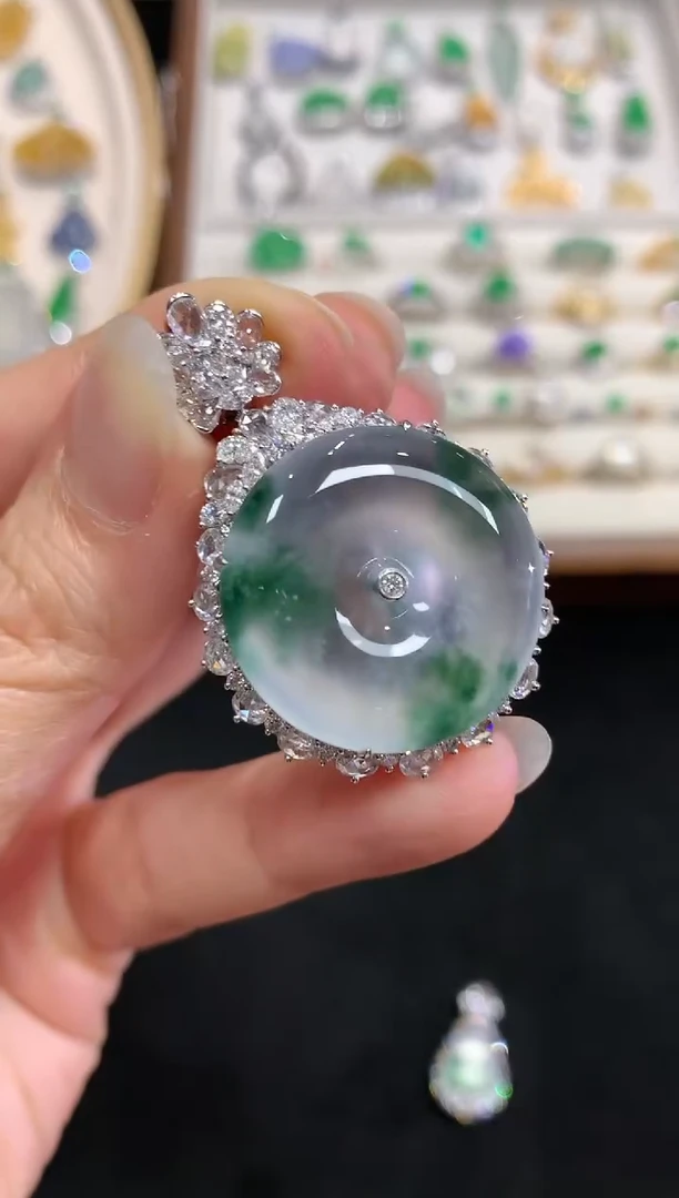 【闪购商品】翡翠吊坠(不含链)18K金镶嵌W320|150000