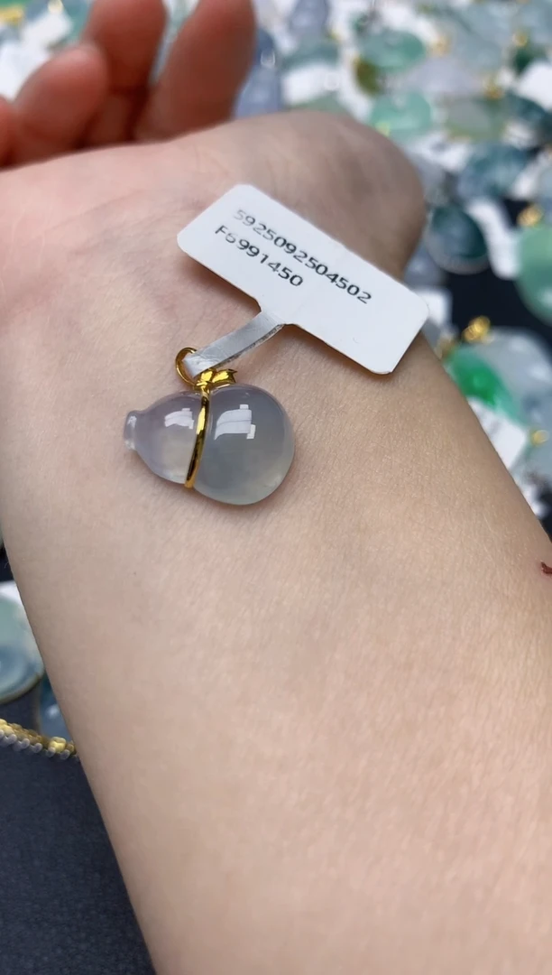 颈饰18K金镶嵌翡翠天然缅甸A货翡翠