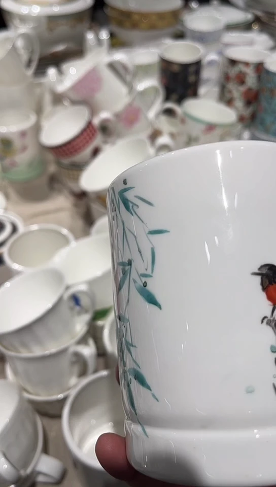 瓷?*?笔筒1个隆达